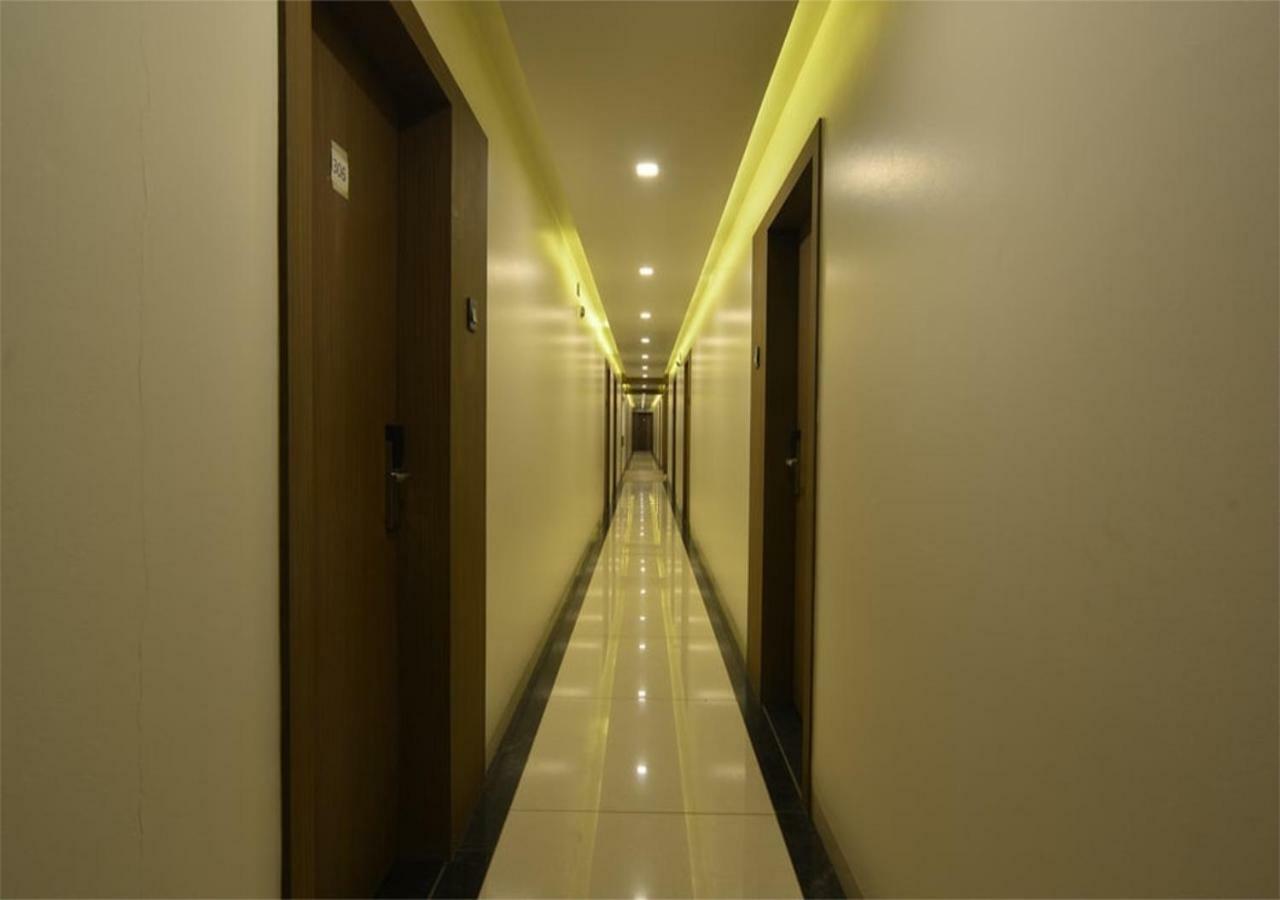 Hotel Jhankar Palace Dhule Bagian luar foto